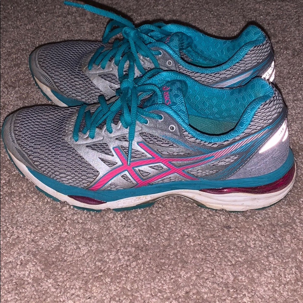 Women’s Asics - Picture 2 of 5